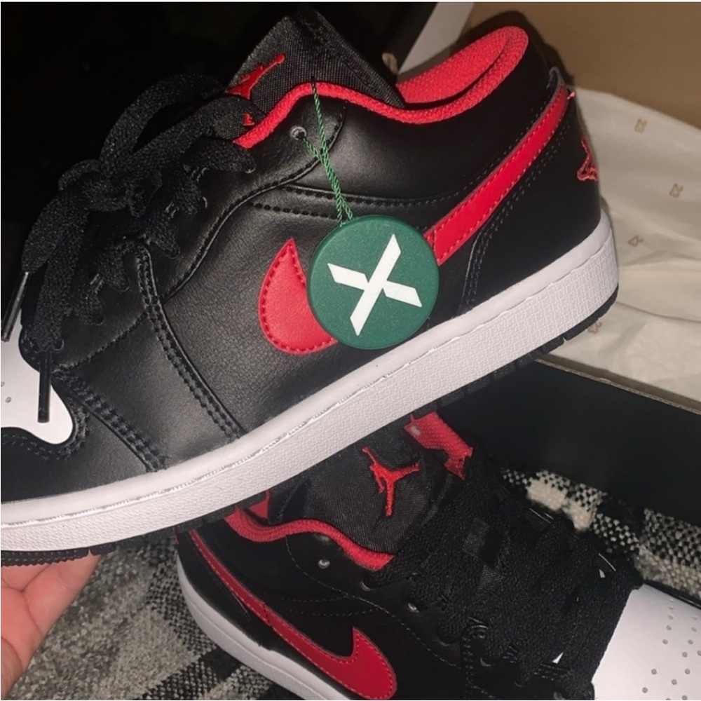 StockX Jordan 1 Low Black/Fire Red/White Jordans Sz 7 Nwots (Nike)